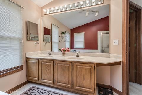 935 Harmon Blvd, Hoffman Estates, IL 60169 photo 22