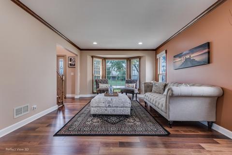 935 Harmon Blvd, Hoffman Estates, IL 60169 photo 3