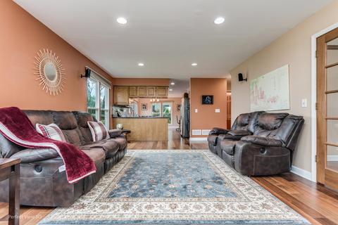 935 Harmon Blvd, Hoffman Estates, IL 60169 photo 6