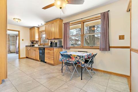 1511 Flower St, Mchenry, IL 60050 photo 4
