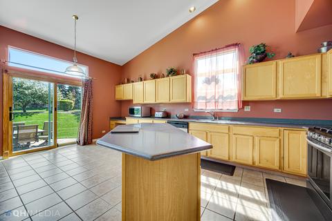 2245 Moser Ln, Algonquin, IL 60102 photo 4