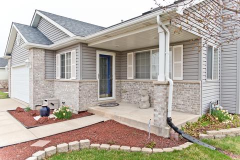 811 Blackhawk Dr, Braidwood, IL 60408 photo 2