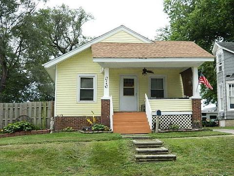 316 E White St, Clinton, IL 61727 photo 1