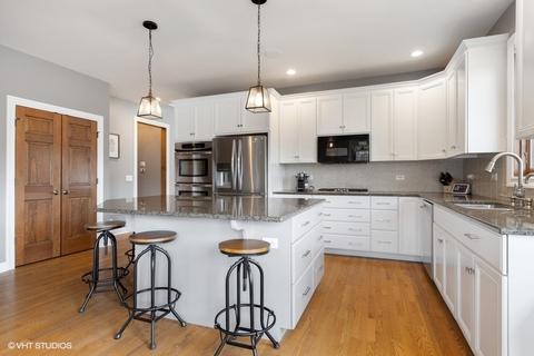 1051 Mackenzie Pl, Wheaton, IL 60187 photo 11