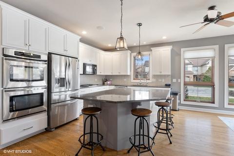 1051 Mackenzie Pl, Wheaton, IL 60187 photo 10