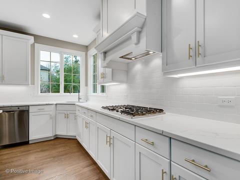 918 Parkway Dr, Wheaton, IL 60187 photo 7