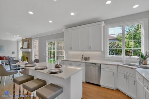 918 Parkway Dr, Wheaton, IL 60187 photo 3