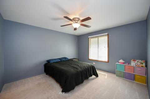 2 Creekside Cir #B, Elgin, IL 60123 photo 5
