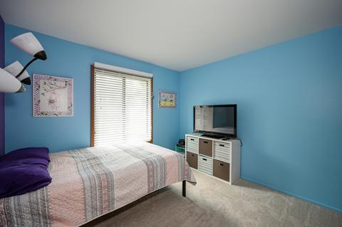 2 Creekside Cir #B, Elgin, IL 60123 photo 8