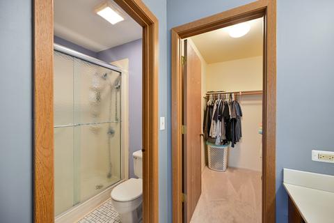 2 Creekside Cir #B, Elgin, IL 60123 photo 7