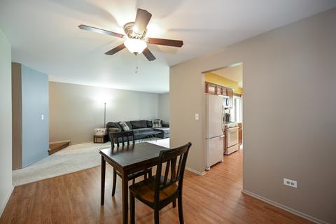 2 Creekside Cir #B, Elgin, IL 60123 photo 4