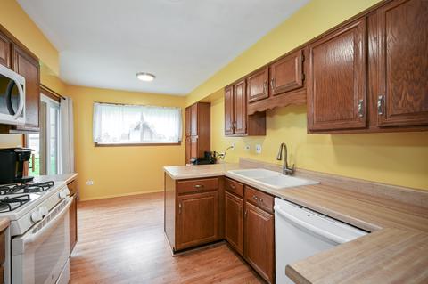 2 Creekside Cir #B, Elgin, IL 60123 photo 10