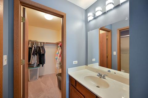 2 Creekside Cir #B, Elgin, IL 60123 photo 6