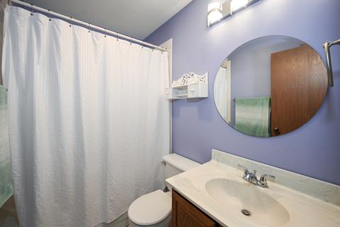 2 Creekside Cir #B, Elgin, IL 60123 photo 9