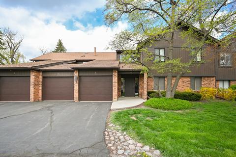 2 Creekside Cir #B, Elgin, IL 60123 photo 1