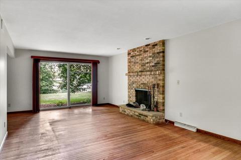 40 Maple Ct, Champaign, IL 61822 photo 3
