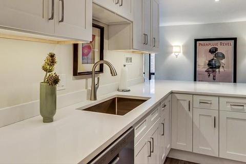 200 E Delaware Pl #15A, Chicago, IL 60611 photo 16
