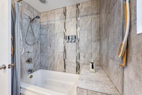 549 E 104th Pl, Chicago, IL 60628 photo 12