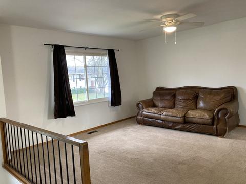 2 Joyce Ln, Champaign, IL 61822 photo 4