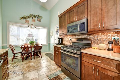 735 Alice Pl, Elgin, IL 60123 photo 6