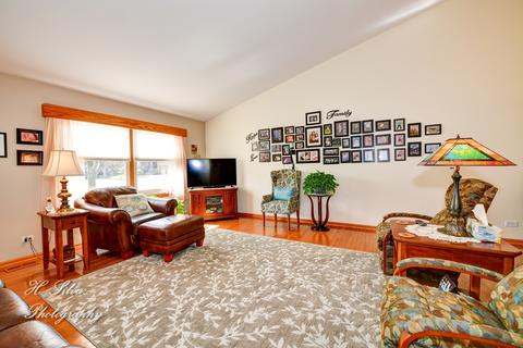 735 Alice Pl, Elgin, IL 60123 photo 3
