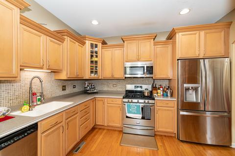 683 E Nerge Rd, Roselle, IL 60172 photo 9