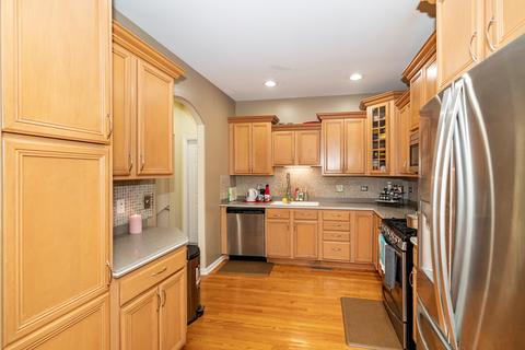683 E Nerge Rd, Roselle, IL 60172 photo 8
