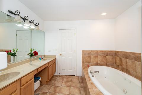 683 E Nerge Rd, Roselle, IL 60172 photo 17
