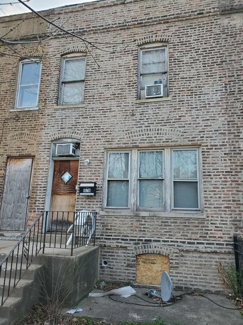 10716 S Champlain Ave, Chicago, IL 60628 photo 1