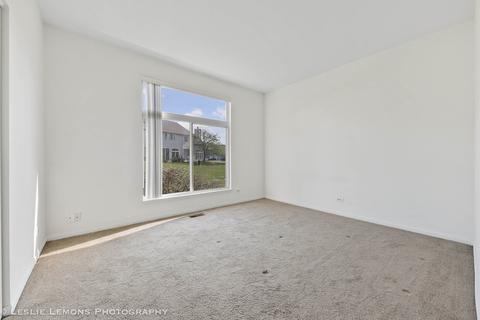 992 Spring Ct, Darien, IL 60561 photo 13
