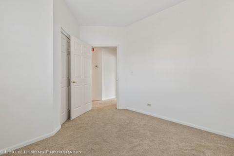 992 Spring Ct, Darien, IL 60561 photo 17