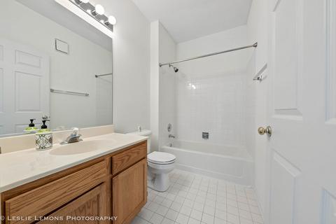 992 Spring Ct, Darien, IL 60561 photo 18