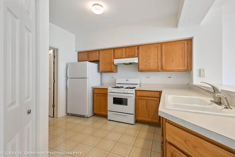 992 Spring Ct, Darien, IL 60561 photo 9