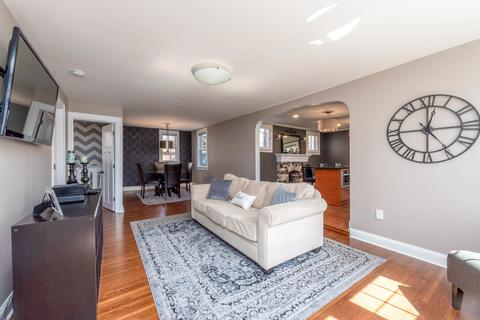 408 E Side Dr, Geneva, IL 60134 photo 4