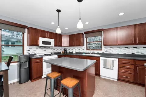 2137 Root St, Crest Hill, IL 60403 photo 10
