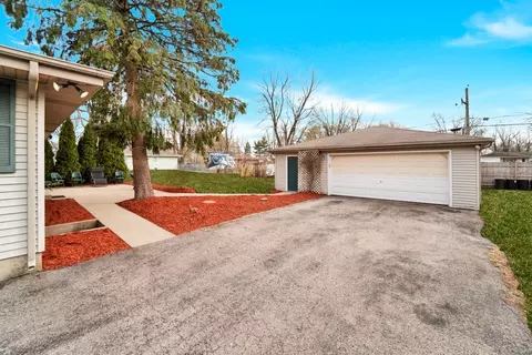 2137 Root St, Crest Hill, IL 60403 photo 29