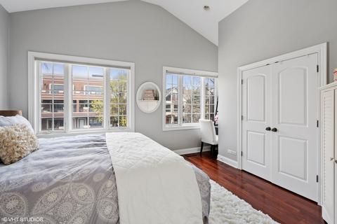 1541 W Wolfram St, Chicago, IL 60657 photo 13