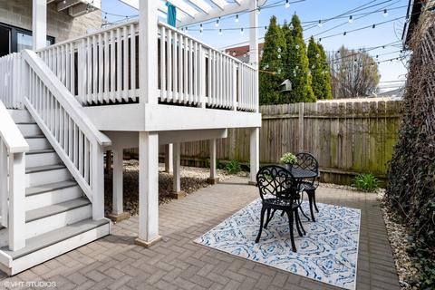 1541 W Wolfram St, Chicago, IL 60657 photo 22