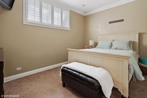 1541 W Wolfram St, Chicago, IL 60657 photo 19