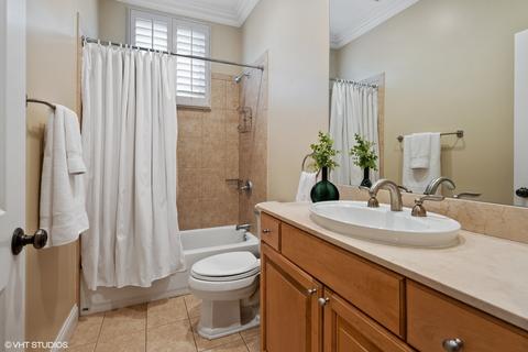 1541 W Wolfram St, Chicago, IL 60657 photo 15