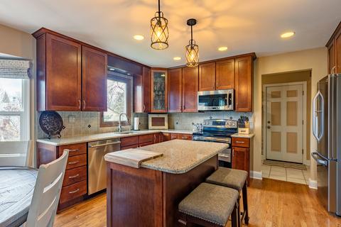 5056 Adele Dr, Gurnee, IL 60031 photo 5