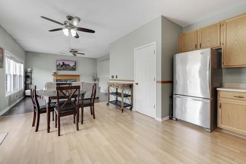 134 Cedarfield Dr, Bartlett, IL 60103 photo 9