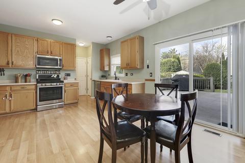 134 Cedarfield Dr, Bartlett, IL 60103 photo 7