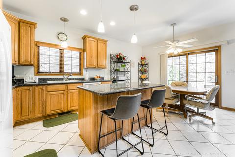 830 E Stone Ct, Addison, IL 60101 photo 9