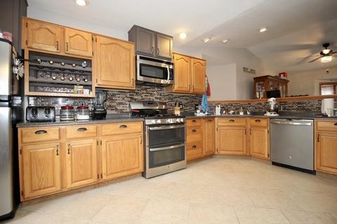200 N Blair Dr, Normal, IL 61761 photo 2