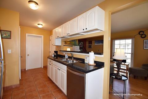 1675 Monticello Ct #B, Wheaton, IL 60189 photo 12