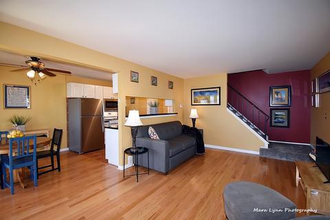 1675 Monticello Ct #B, Wheaton, IL 60189 photo 7
