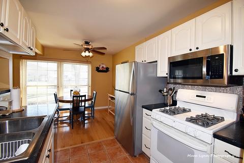 1675 Monticello Ct #B, Wheaton, IL 60189 photo 14