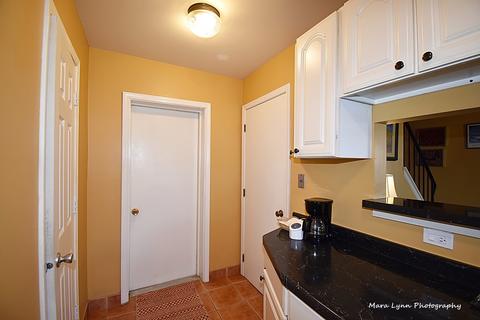 1675 Monticello Ct #B, Wheaton, IL 60189 photo 16