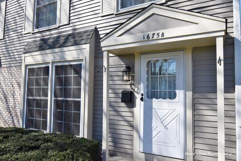 1675 Monticello Ct #B, Wheaton, IL 60189 photo 3